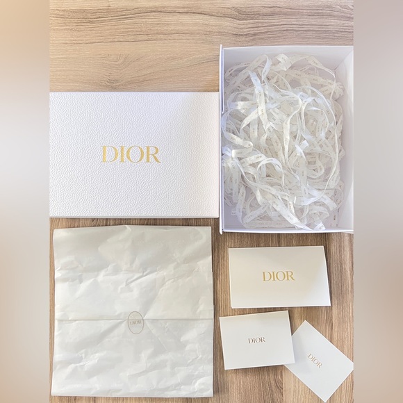 Dior Empty White Pebble Box w/ Ribbon Key Chain Fob Tissue Gift + Receipt Holder - Picture 11 of 11